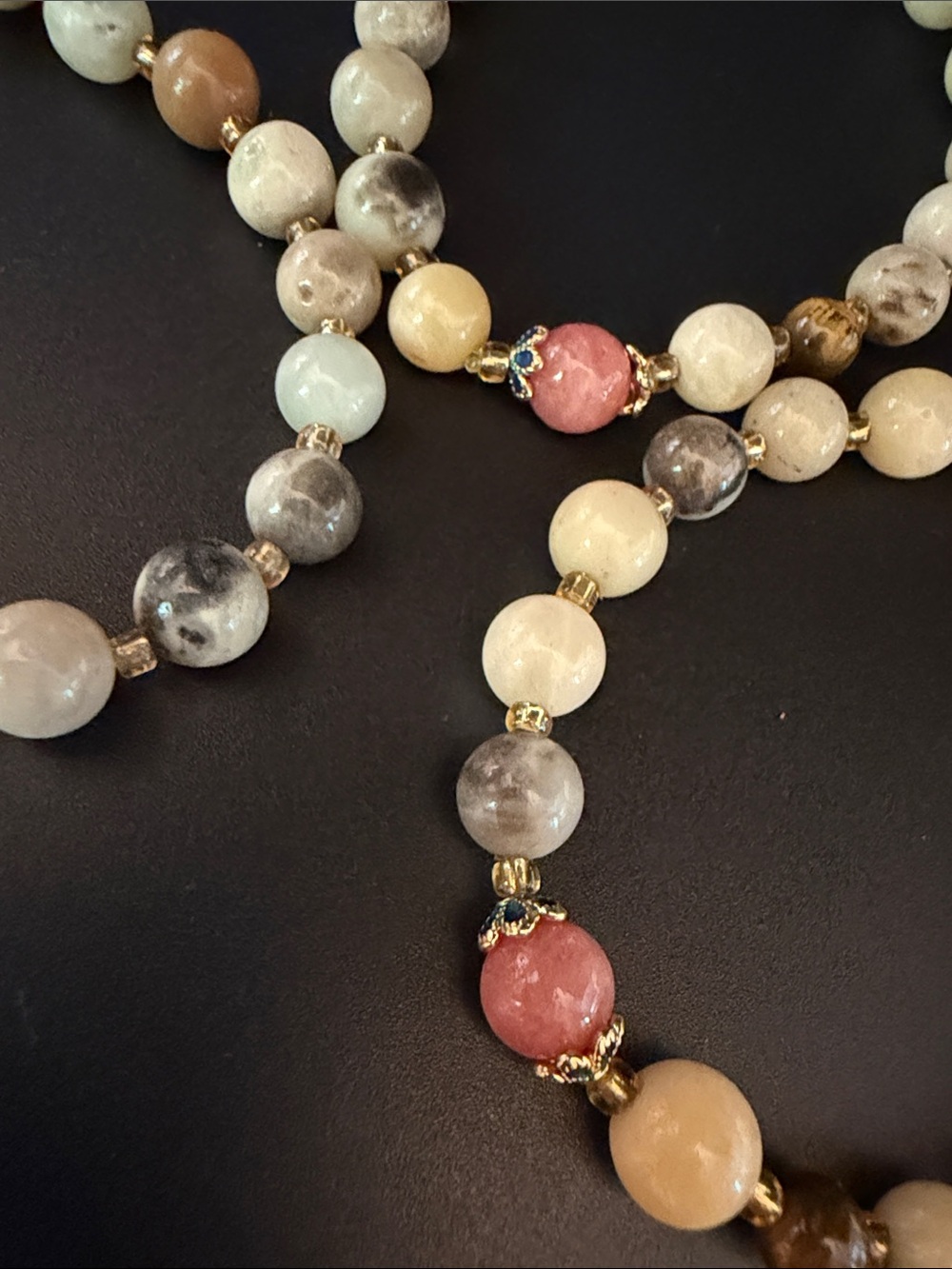 Natural stone colors - Glass Beaded Stretch Bracelet with gold-tone spacers - Picture 5 of 5
